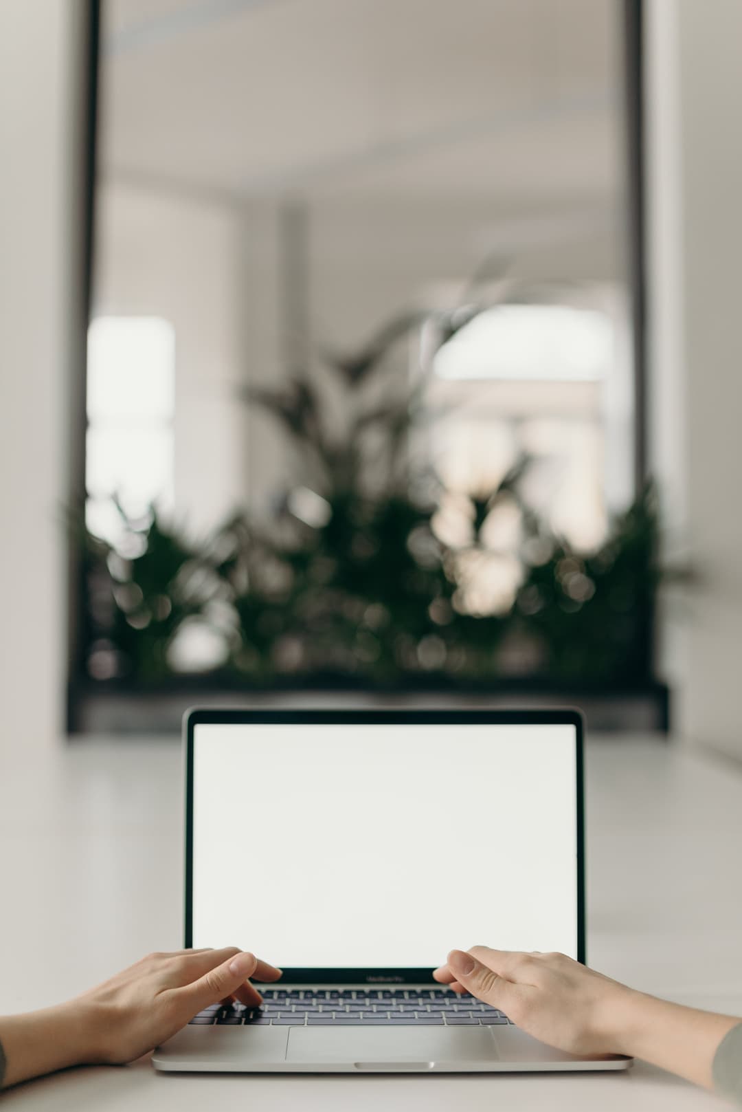 Otwarty laptop